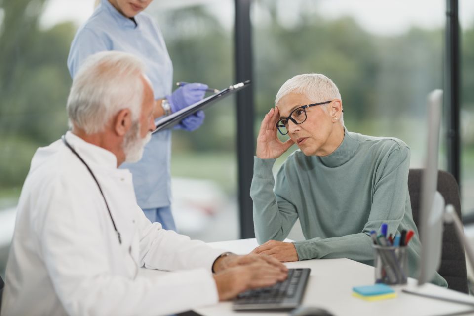 Geriatra, Psicogeriatra, Neurologista ou Neuropsicólogo: Quem Procurar para o Idoso