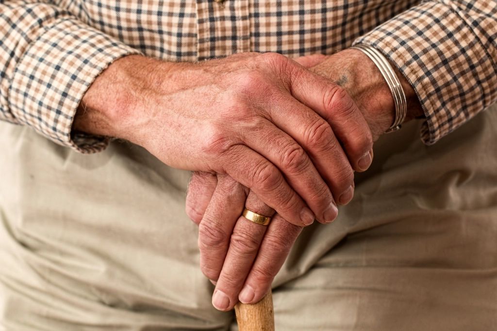 Sinais Iniciais de Alzheimer: Como Diferenciar do Esquecimento Normal e Quando Avaliar